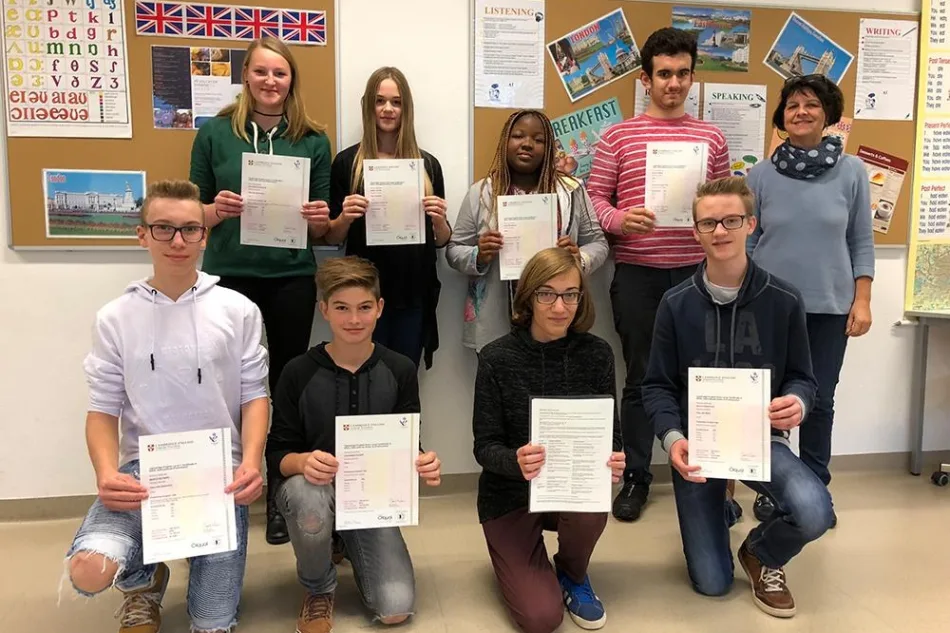 Foto: Mittelschule Birkfeld Schülerinnen und Schüler mit ihren PET-Zertifikaten