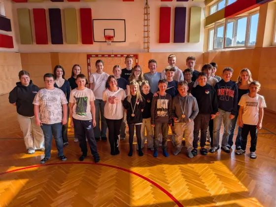 Klassenprojekt „Bewegte Pause“ der 4b – Titelbild