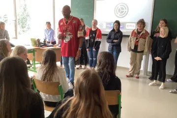 Englisch-Projekt der 3. Klassen mit Harry Bell – Titelbild