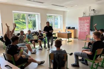 Schirm-Charme und Melone 2026 – Titelbild